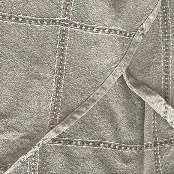 Tan and beige tablecloth 58 x 72 oval. Cotton Blend w/embroidery. EC. - Picture 6 of 14